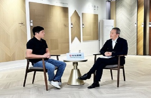 大咖品鑒 行業(yè)堅(jiān)守|王石再次蒞臨世友地板總部，探尋2024世友新品背后奧秘